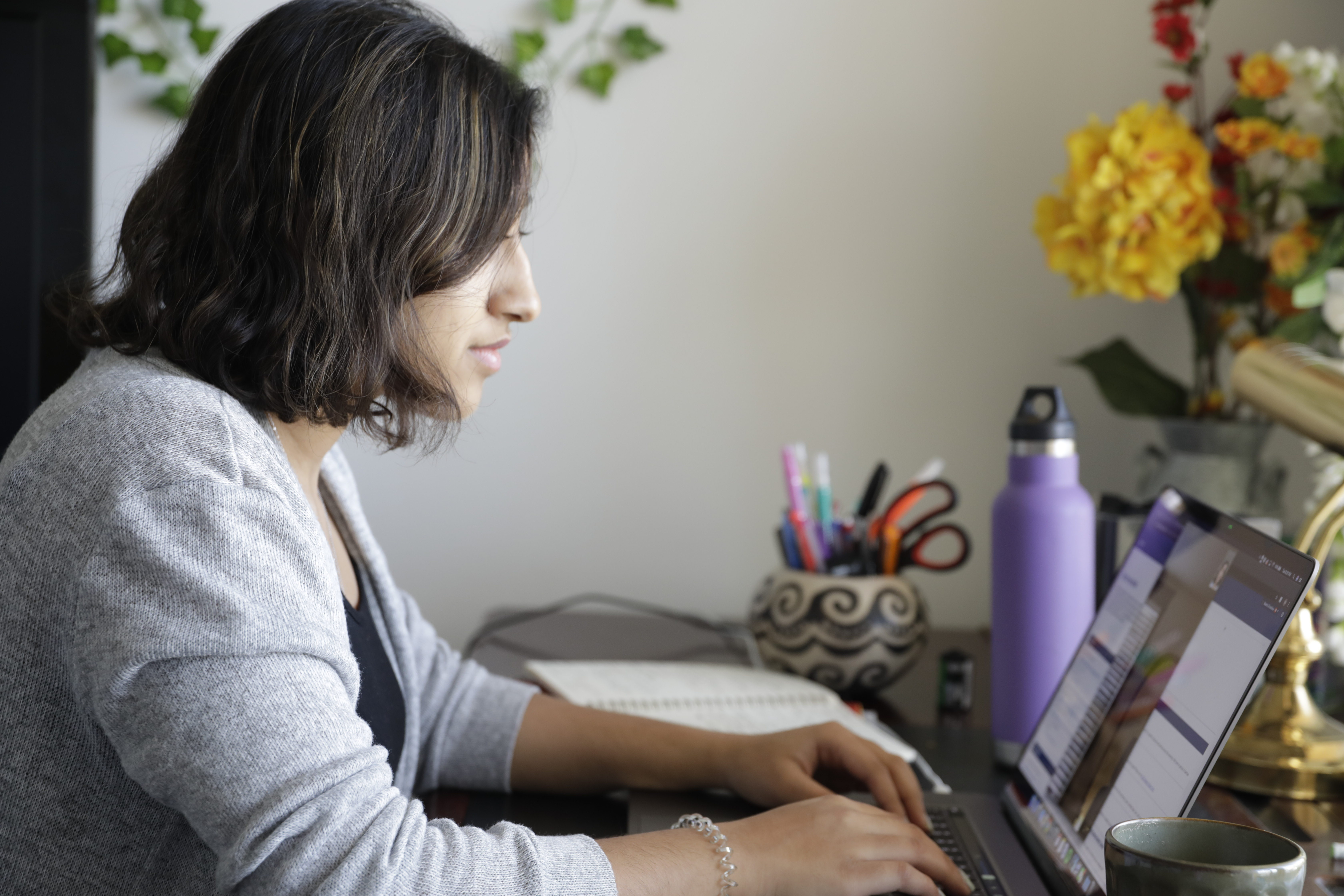 Student conducting online learning