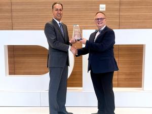 John Salin (right) receiving his award from WashingtonExec's JD Kathuria (left)